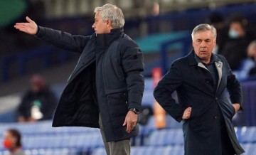 星空体育-穆帅：主裁判和VAR是朋友 对博格巴说什么不感兴趣